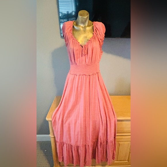 Beautiful blush Boho long maxi dress can be worn off shoulders - Picture 2 of 6